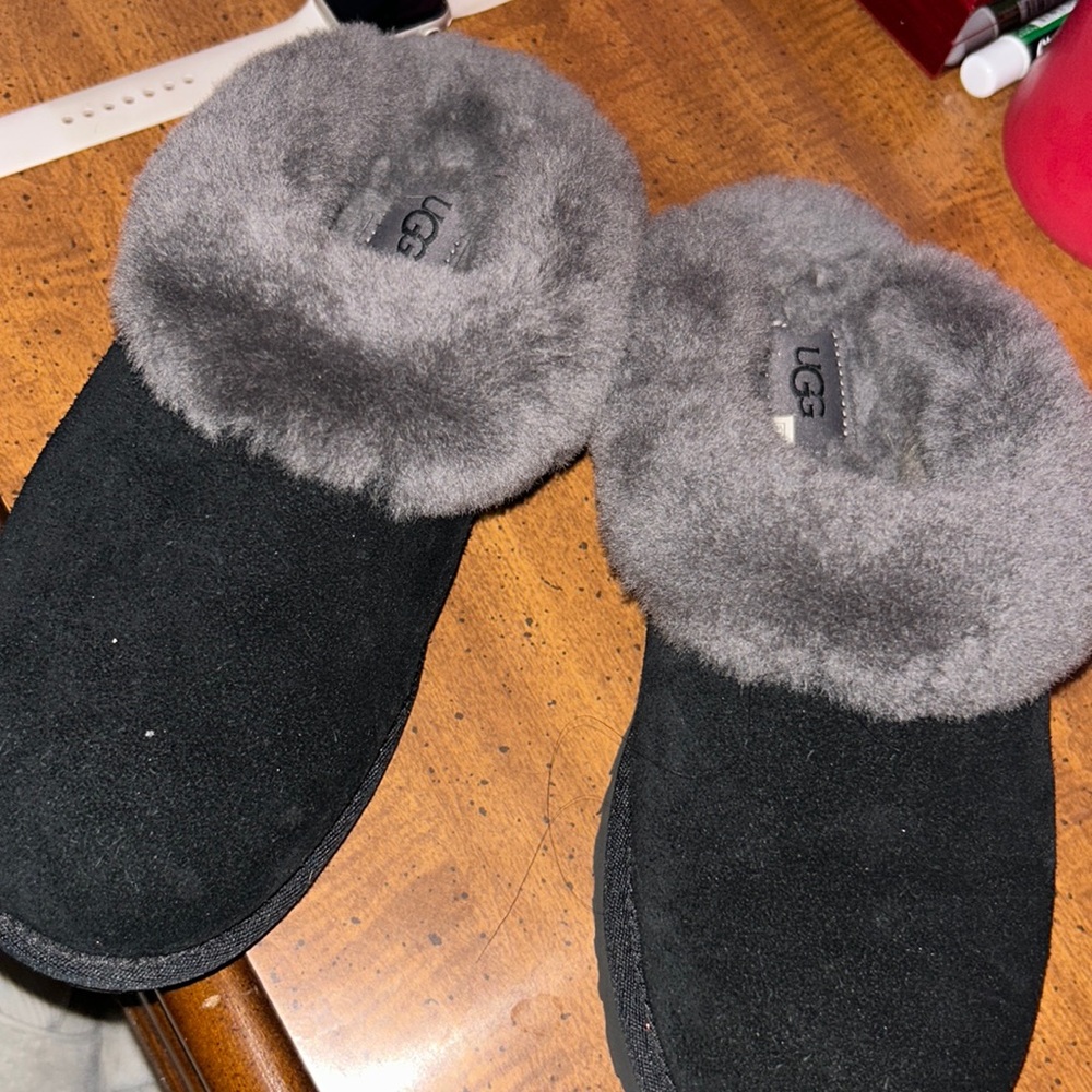 Uggs slides